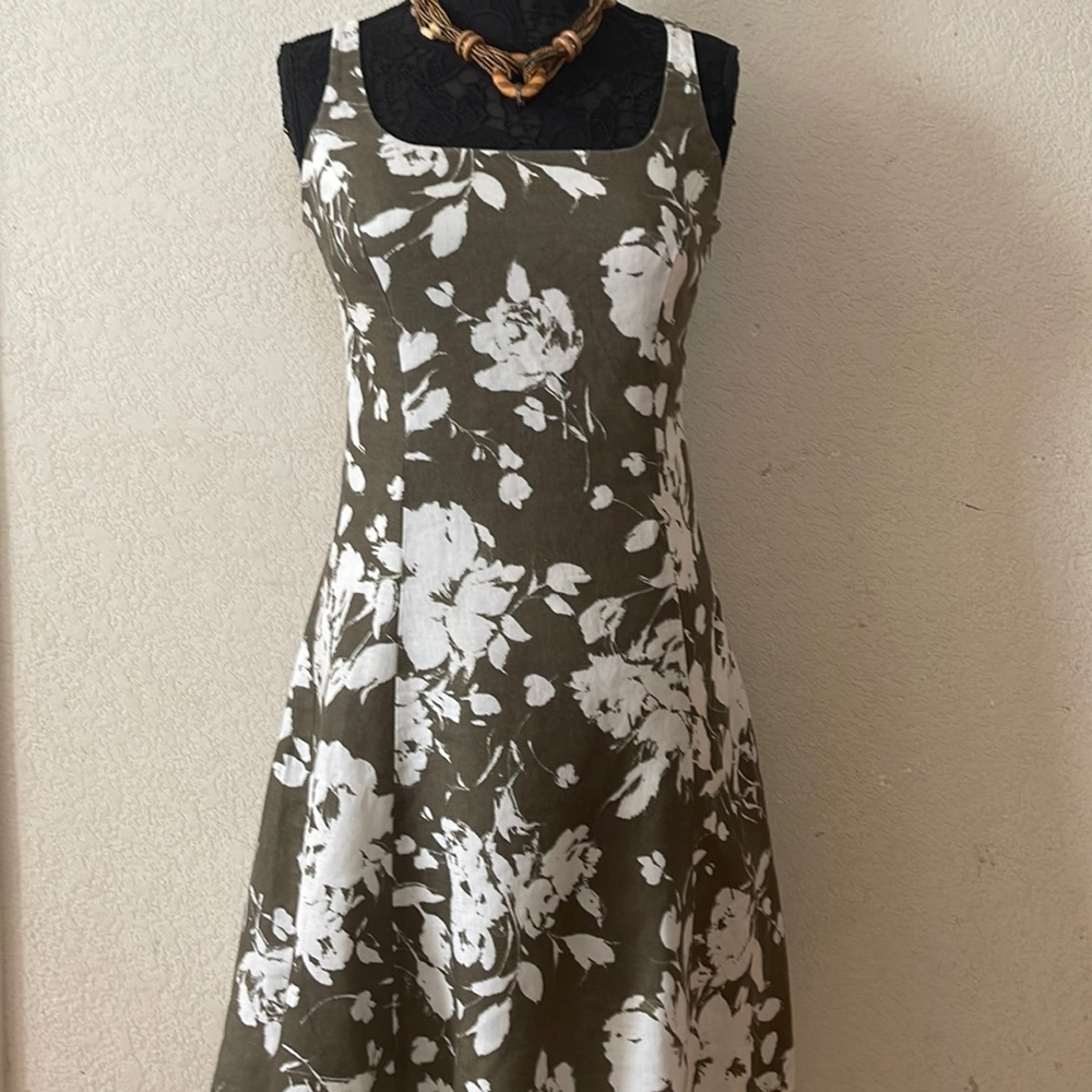 Size 6 Ralph Lauren Cotton dress.